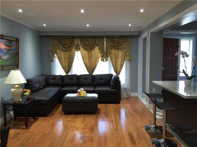 24 Goldcrest Blvd, Toronto, M6L2X5 | Image 2