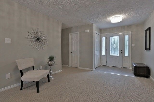 284 Randall Cres, Milton, L9T4X7 | Image 2