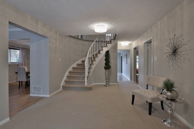 284 Randall Cres, Milton, L9T4X7 | Image 3