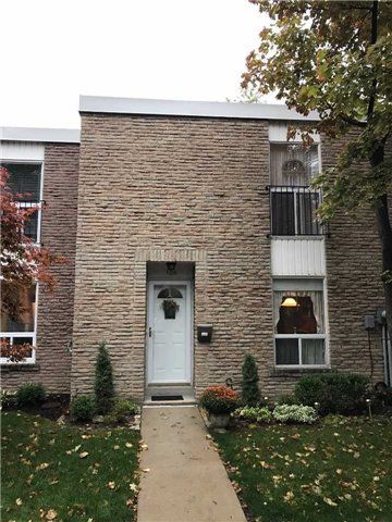 Townhouse sold at 104-701 Burnhamthorpe Road, Toronto, Ontario, M9C2Z6 - Markland Wood - MLS: W3618942
