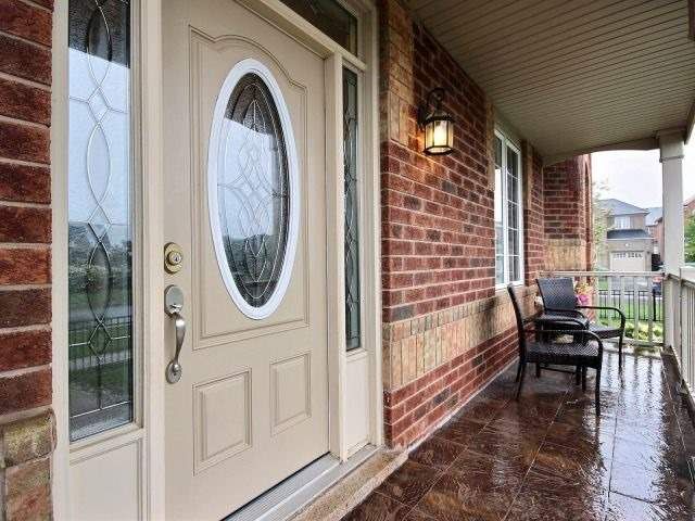 802 Yates Dr, Milton, L9T0E7 | Image 2