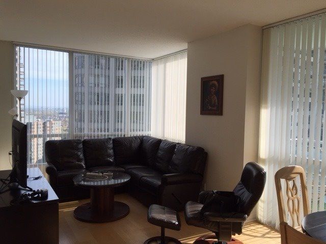 1909 - 3939 Duke Of York Blvd, Mississauga, L5B4N2 | Image 2