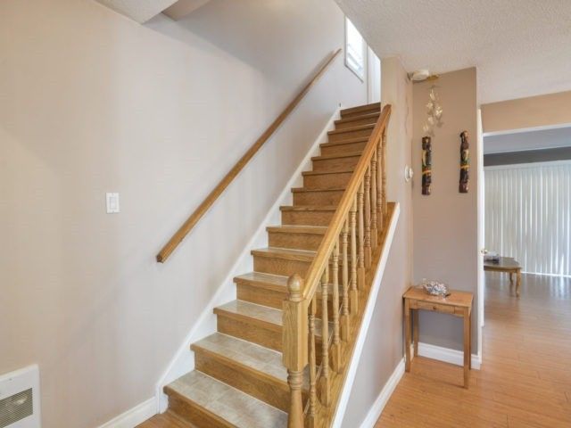 13 Greenbush Crt, Brampton, L6S2K2 | Image 3