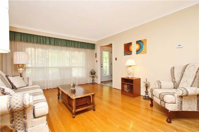 434 Tedwyn Dr, Mississauga, L5A1J6 | Image 2