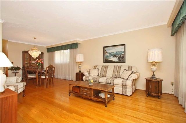 434 Tedwyn Dr, Mississauga, L5A1J6 | Image 3