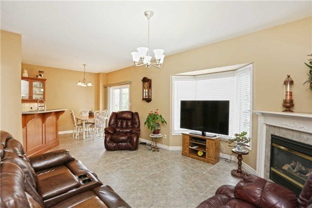 2433 Valley Heights Cres, Oakville, L6H6X3 | Image 3