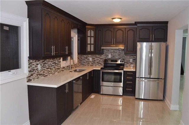 52 Timberlane Dr, Brampton, L6Y4B6 | Image 3