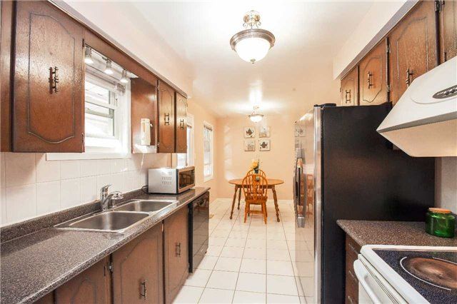 4109 Stonemason Cres, Mississauga, L5L2Z6 | Image 3