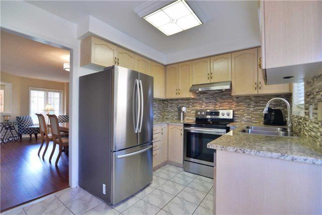 7 Colleyville St, Brampton, L7A1H3 | Image 2