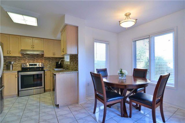 7 Colleyville St, Brampton, L7A1H3 | Image 3