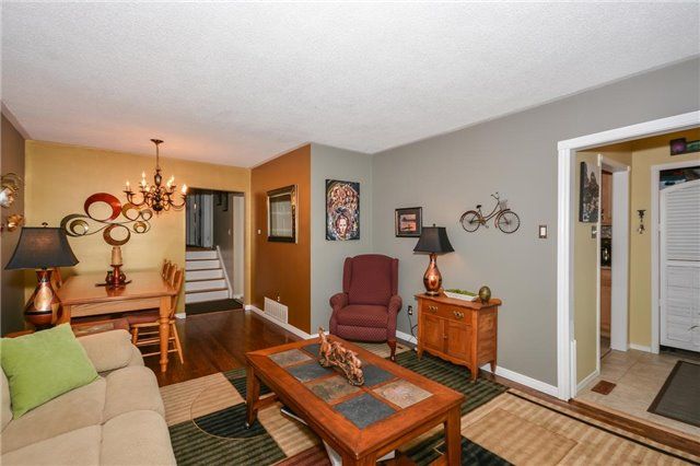 17 Edelwild Dr, Orangeville, L9W2Y4 | Image 3