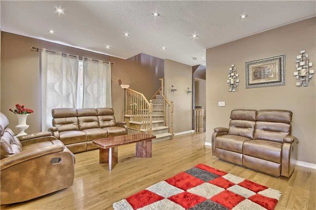 72 - 651 Farmstead Dr, Milton, L9T7W2 | Image 3