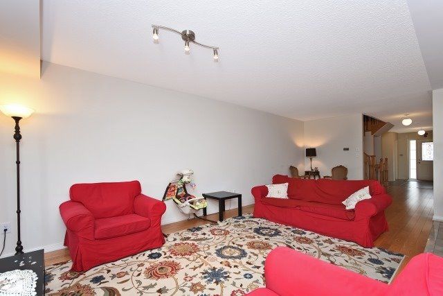 1315 Brandon Terr, Milton, L9T 7R3 | Image 3