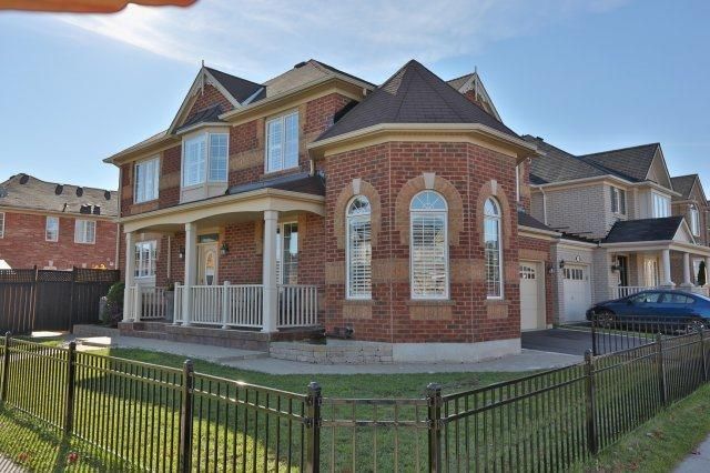 802 Yates Dr, Milton, L9T0E7 | Image 2