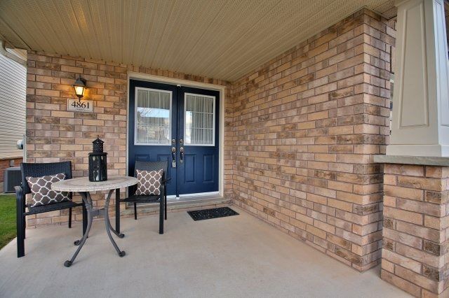 4861 Verdi St, Burlington, L7M0H4 | Image 2