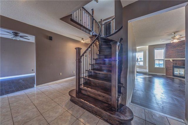 1 Donaldson Dr, Brampton, L6Y3G7 | Image 2