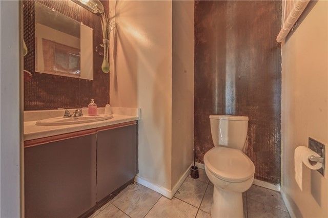 1 Donaldson Dr, Brampton, L6Y3G7 | Image 3