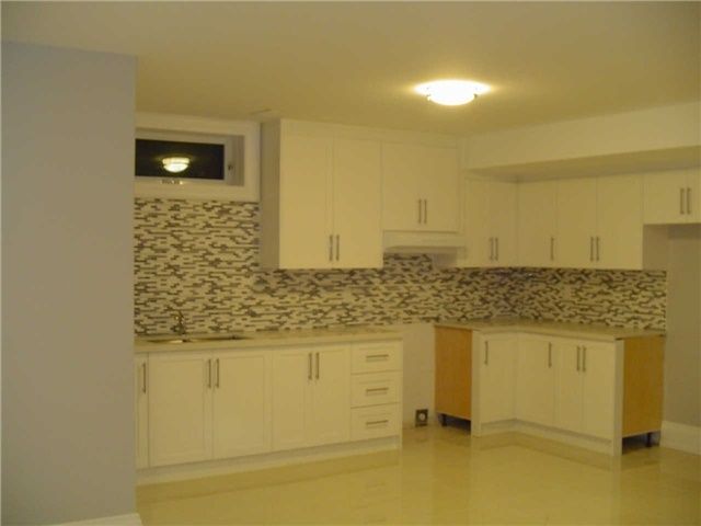 39 Whitburn Cres, Toronto, M3M2S3 | Image 2