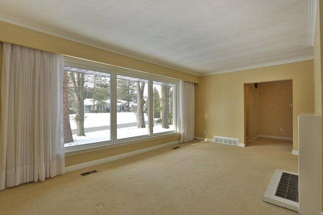 231 Wedgewood Dr, Oakville, L6J4R6 | Image 2