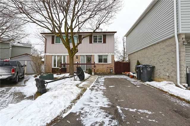 11 Juliette Sq, Brampton, L6S2M6 | Image 2