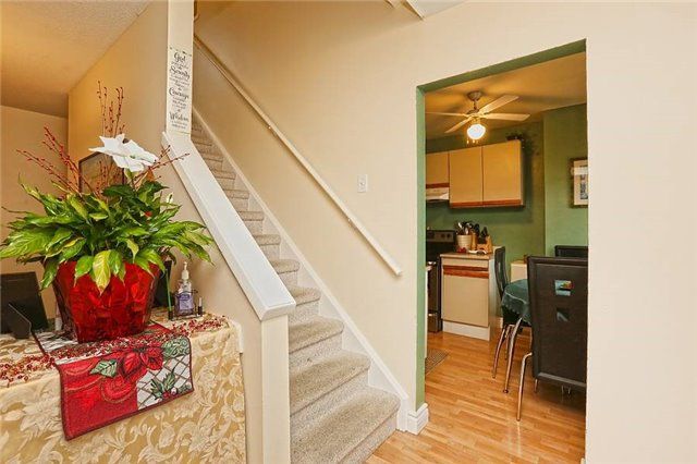 11 Juliette Sq, Brampton, L6S2M6 | Image 3