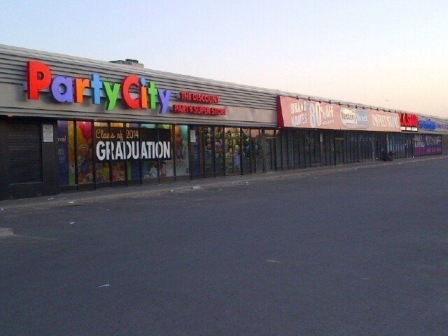 F - 39 Orfus Rd, Toronto, M6A1L7 | Image 2