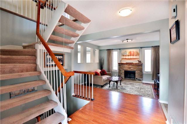 2545 Folkway Dr, Mississauga, L5L2J9 | Image 3