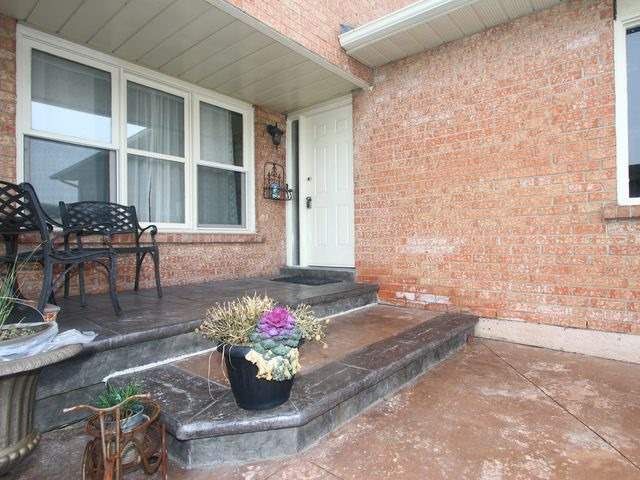 220 Kingsbridge Garden Circ, Mississauga, L5R1L3 | Image 3