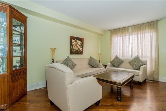 476 Bud Gregory Blvd, Mississauga, L4Z2K4 | Image 2
