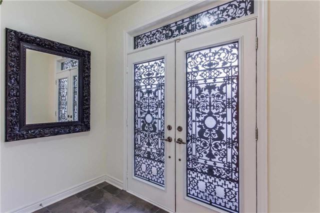 220 Castle Oaks Crossing, Brampton, L6P3X2 | Image 2