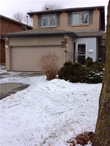 39 Barrington Cres, Brampton, L6Z1N2 | Image 2