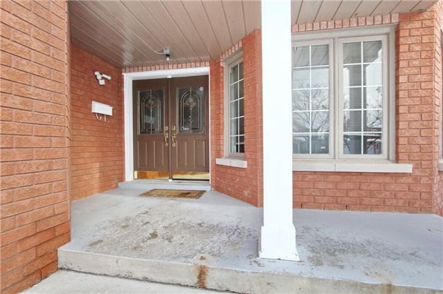 23 Fenflower Crt, Brampton, L7A1H3 | Image 2