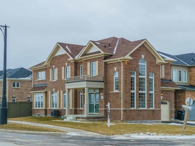 363 Robert Parkinson Dr, Brampton, L7A4C3 | Image 2