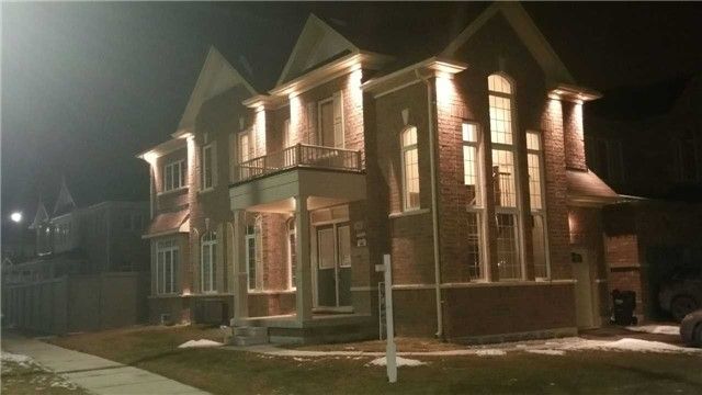 363 Robert Parkinson Dr, Brampton, L7A4C3 | Image 3