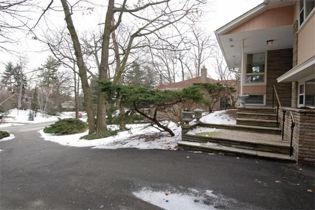 30 Edenbrook Hill, Toronto, M9A3Z6 | Image 2