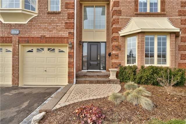 2044 Schoolmaster Circ, Oakville, L6M3A1 | Image 2