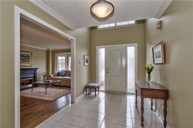 2044 Schoolmaster Circ, Oakville, L6M3A1 | Image 3