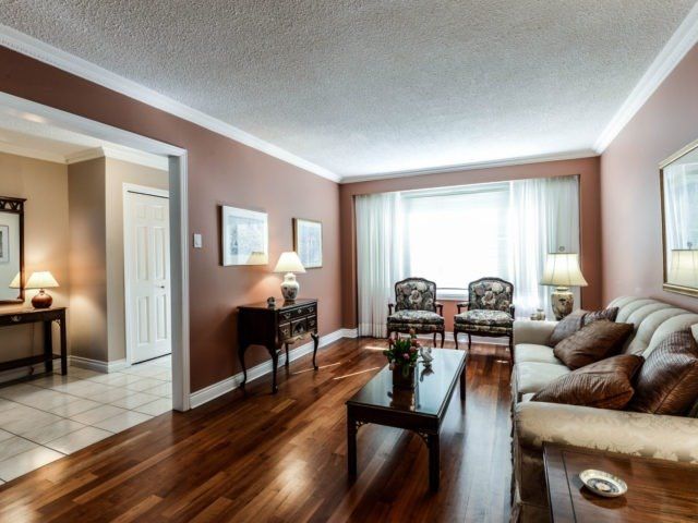104 Elgin Dr, Brampton, L6Y 2E8 | Image 3