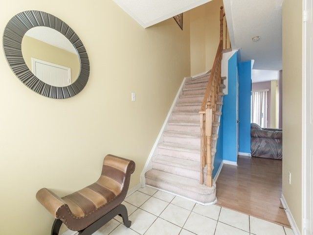 26 Goldenlight Circ, Brampton, L6X4N6 | Image 3