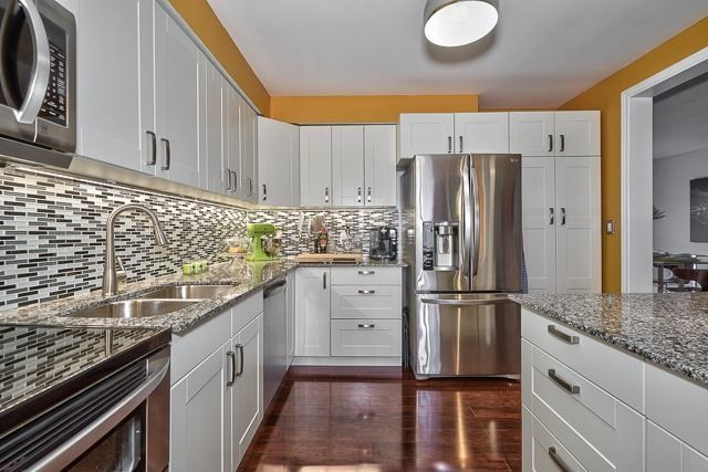 17 - 1580 Lancaster Dr, Oakville, L6H2Z5 | Image 2