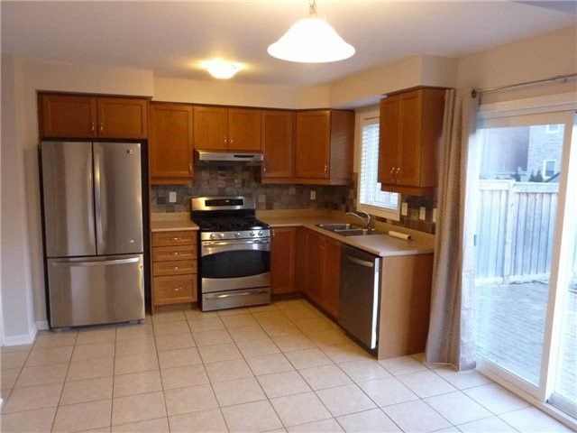 916 Toletza Landing, Milton, L9T7T6 | Image 2