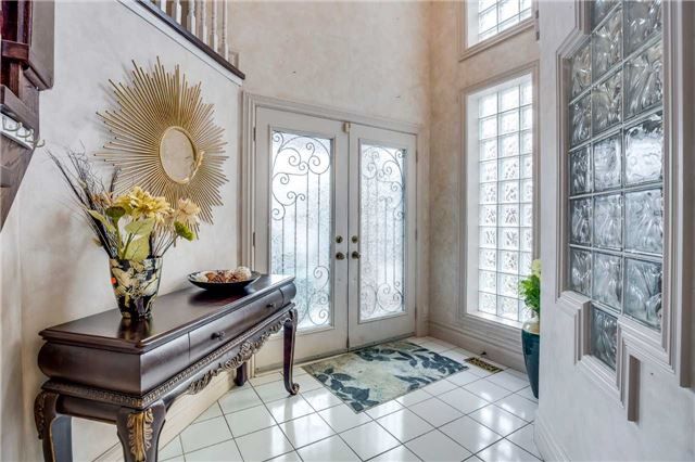 5237 Floral Hill Cres, Mississauga, L5V1V4 | Image 2