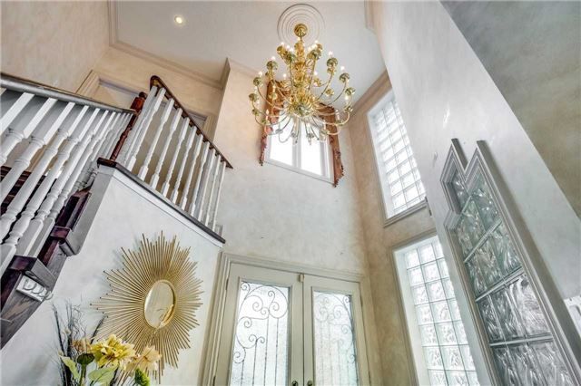 5237 Floral Hill Cres, Mississauga, L5V1V4 | Image 3