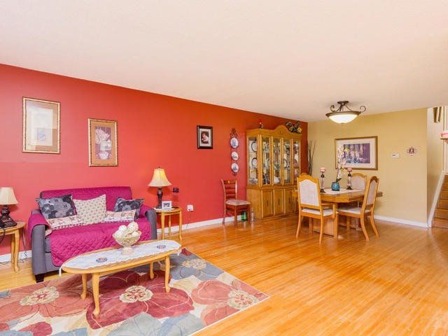 137 Avondale Blvd, Brampton, L6T1H5 | Image 3