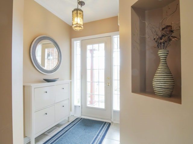 33 Hillpath Cres, Brampton, L6Z4T7 | Image 3