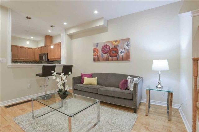 3402 Fountain Park Ave, Mississauga, L5M7E3 | Image 2