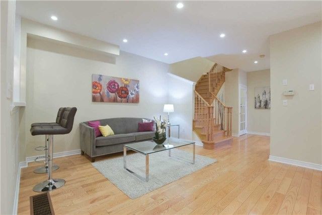 3402 Fountain Park Ave, Mississauga, L5M7E3 | Image 3