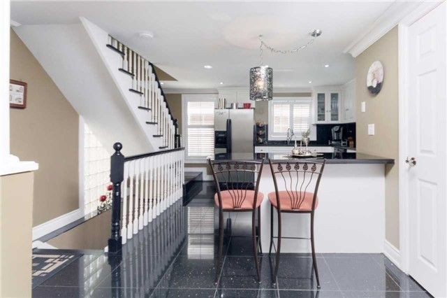 36 Mississauga Rd N, Mississauga, L5H2H6 | Image 3