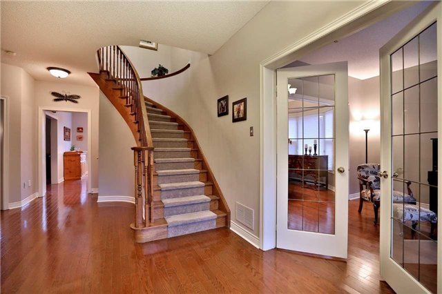 3940 Rolling Valley Dr, Mississauga, L5L 5V9 | Image 2