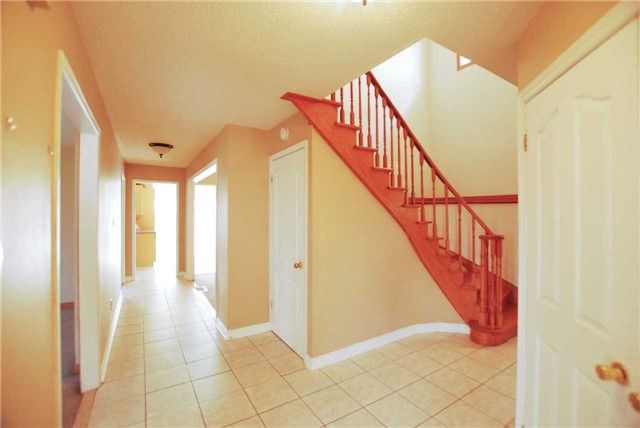 220 Kingsbridge Garden Circ, Mississauga, L5R1L3 | Image 2